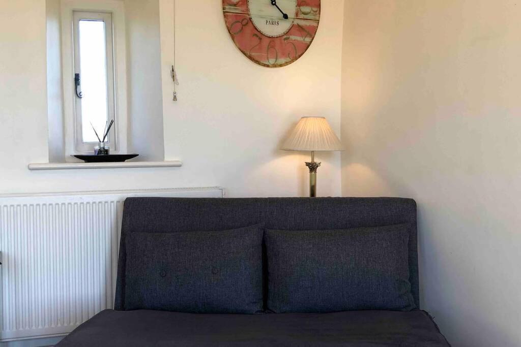 Secluded Romantic Cotswolds Barn - Sleeps 2 To 4 - Near Cirencester - Dog Friendly Villa Kemble Buitenkant foto