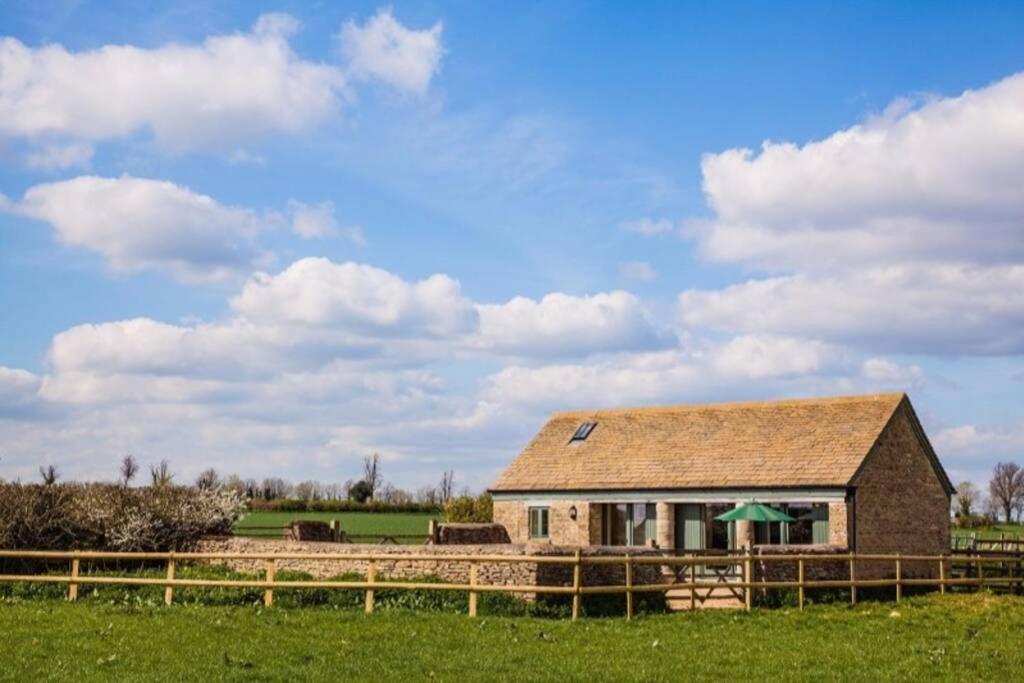 Secluded Romantic Cotswolds Barn - Sleeps 2 To 4 - Near Cirencester - Dog Friendly Villa Kemble Buitenkant foto