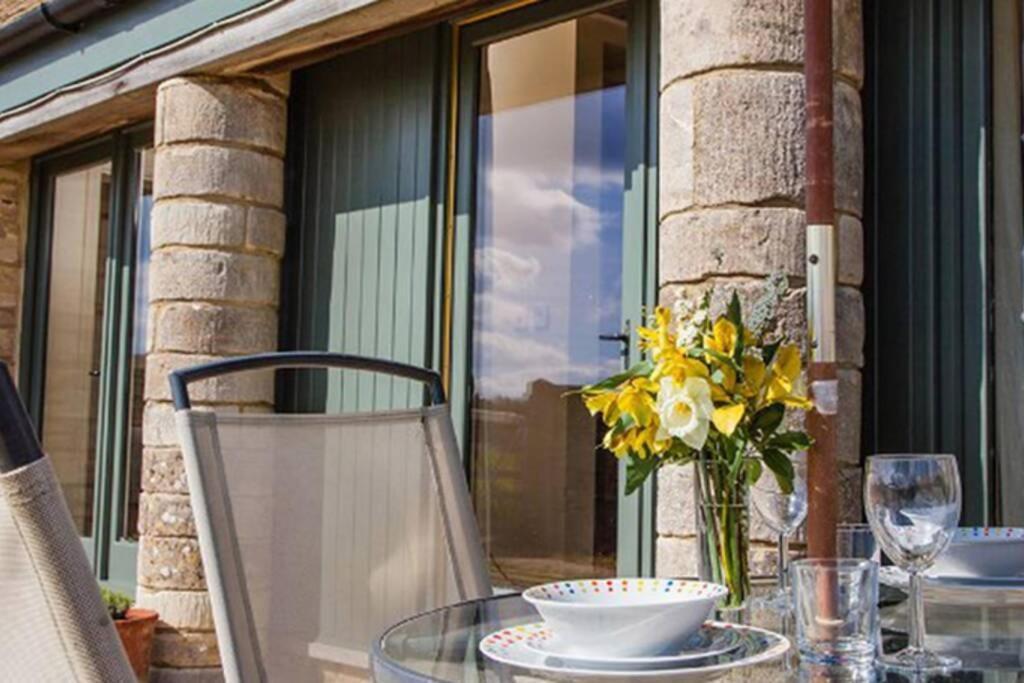 Secluded Romantic Cotswolds Barn - Sleeps 2 To 4 - Near Cirencester - Dog Friendly Villa Kemble Buitenkant foto