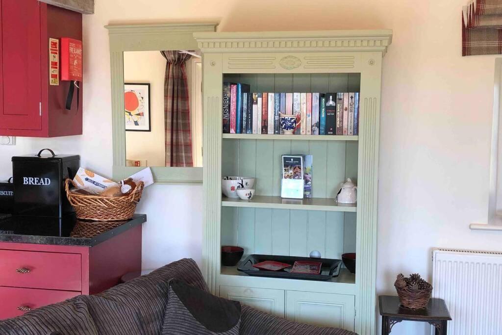 Secluded Romantic Cotswolds Barn - Sleeps 2 To 4 - Near Cirencester - Dog Friendly Villa Kemble Buitenkant foto
